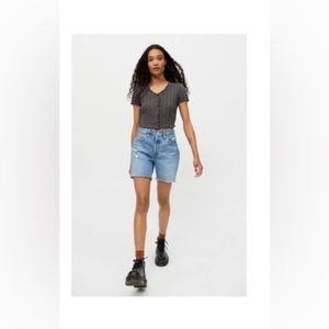 Levi’s 501 mid thigh cutoff denim short